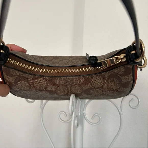 Coach Kleo Hobo In Signature Canvas - Picture 6 of 8